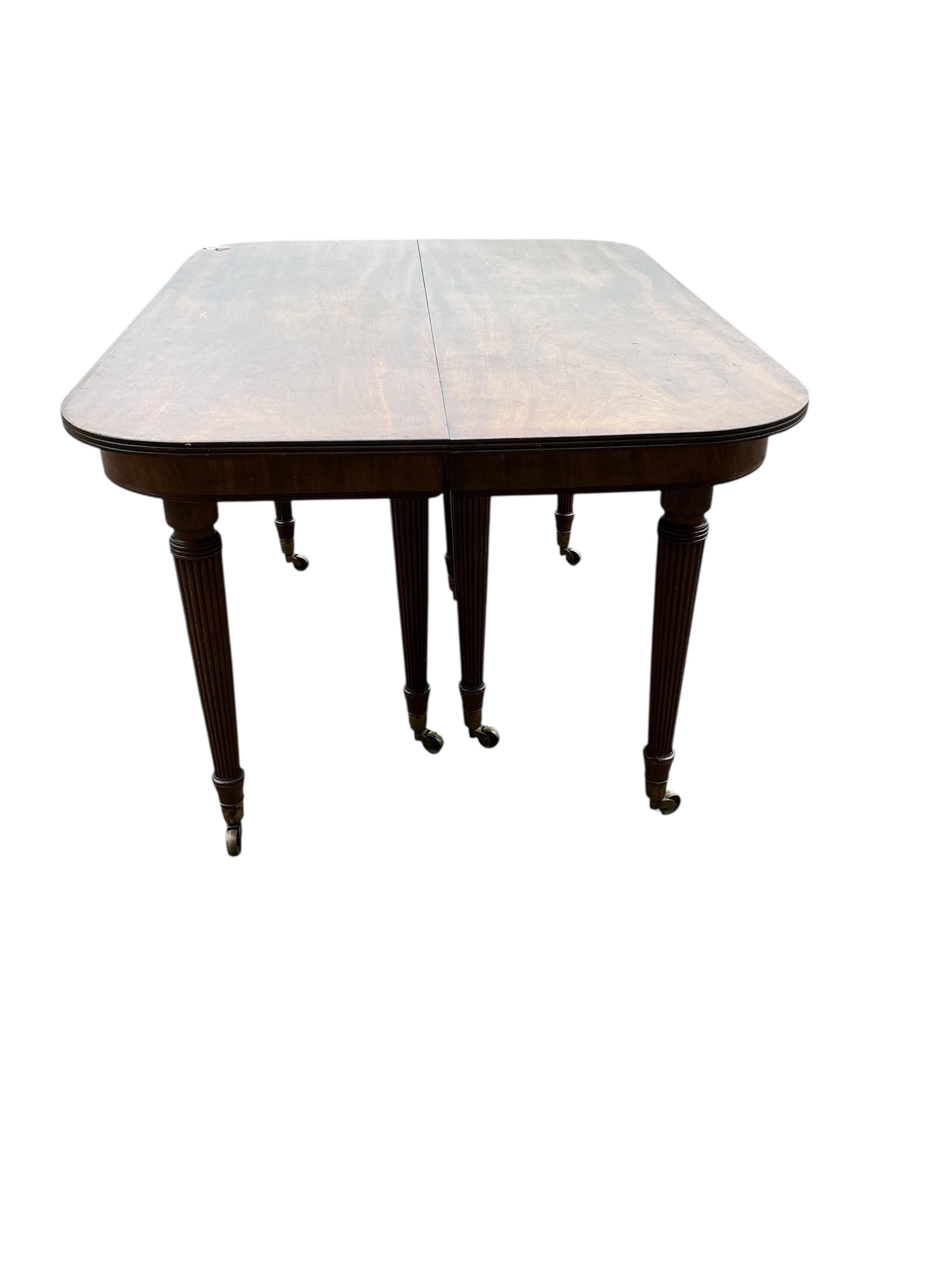 A Regency mahogany extending dining table, width 180cm extended, two spare leaves, depth 140cm, height 74cm